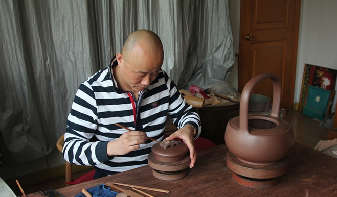 紫砂大师吕俊杰创作青岛印象主题壶