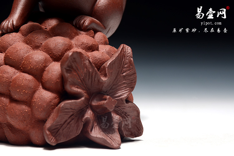 紫砂茶宠：松果松鼠茶玩图片